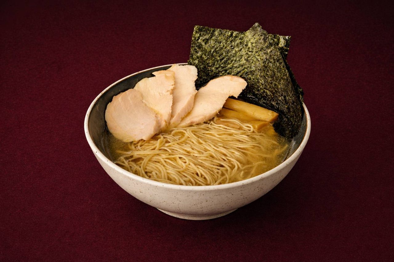 東京鹽味拉麵（Tokyo Shio Ramen）｜1884 Taipei 深夜時段 (1:30最後加點)，NT$ 250・湯頭清澈卻富層次，鹽味細膩。

過敏原: 蛋 , 豆類 , 芝麻