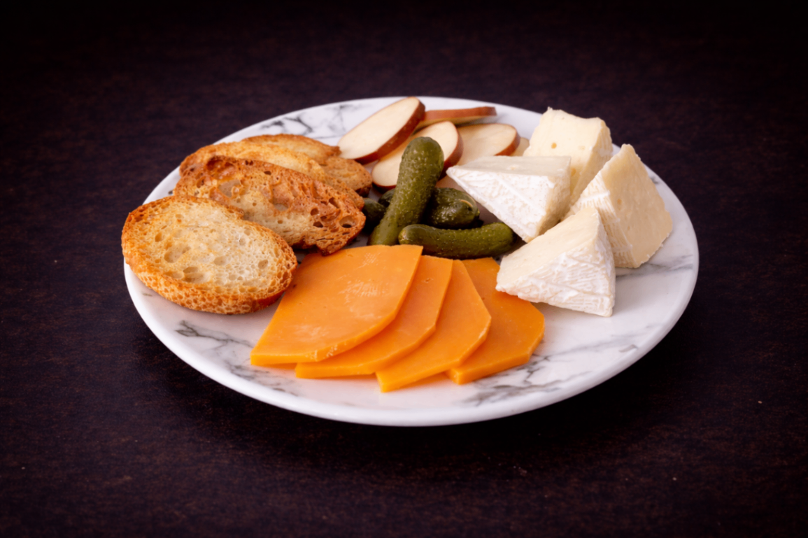 歐陸精選起司拼盤（Artisan Cheese Board）｜Club One Taipei 一品料理，NT$450・精選歐洲起司組合，風味層次豐富。

過敏原: 奶製品

