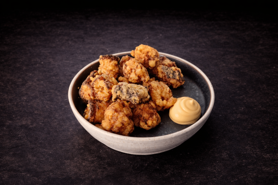 居酒屋風酥炸章魚腳（Izakaya style Tako Karage）｜Club One Taipei 炸物，NT$320・酥炸章魚腳Q彈有嚼勁，越嚼越香。

過敏原: 大豆 , 海鮮