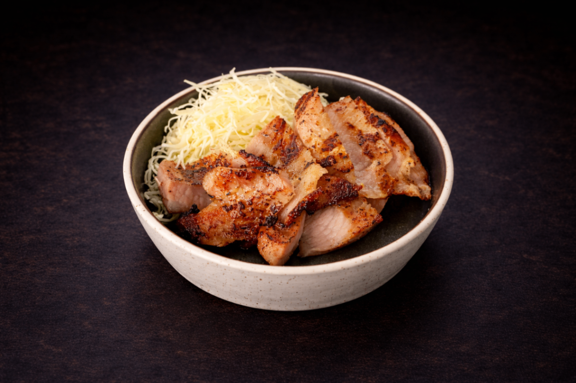 松阪豬味噌燒（Miso Matsusaka Pork）｜Club One Taipei 炒/烤物，NT$340・彈脆口感結合味噌甘甜，香氣悠長。

過敏原: 大豆