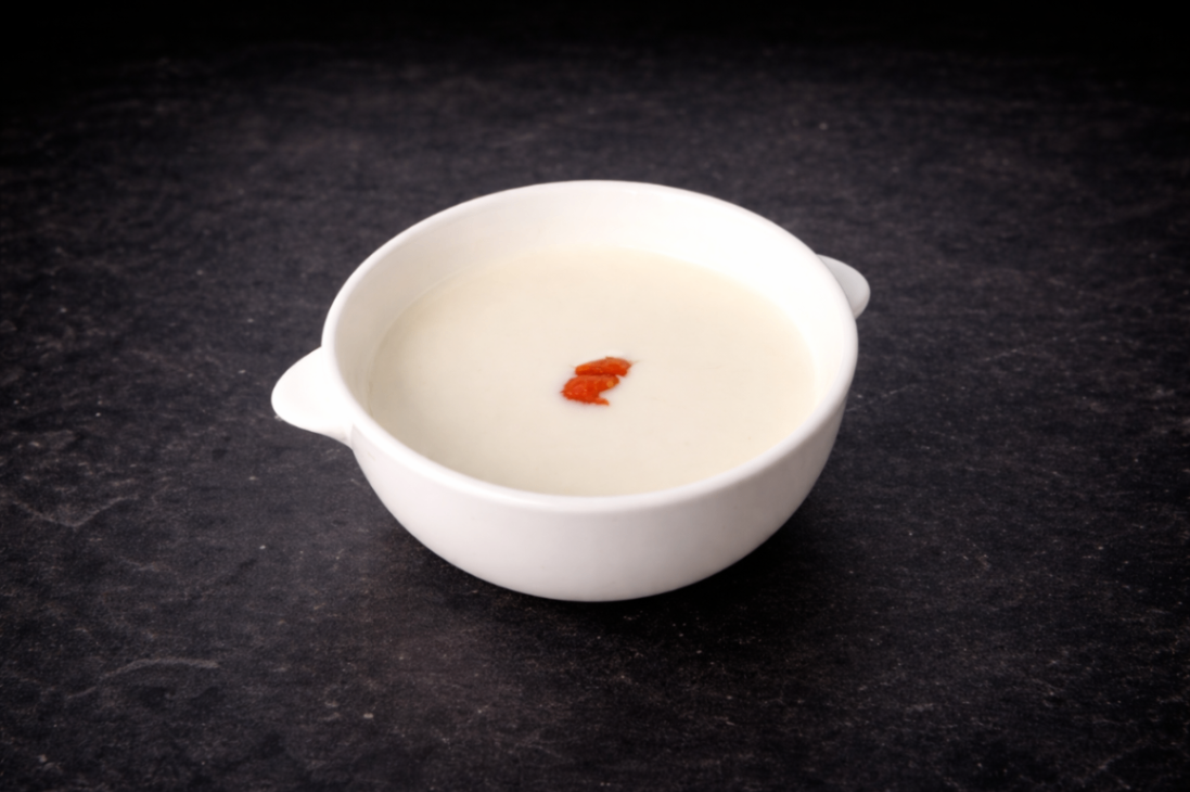 手作綿密杏仁豆腐（House Special Almond Tofu）｜Club One Taipei 深夜甜語，NT$120・細火慢製，質地柔滑如絲，杏仁香氣淡雅悠長，甜度克制而清爽。

過敏原: 奶類 , 堅果類