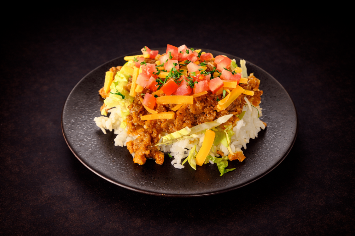 沖繩風塔可飯（Okinawa Taco Rice ）｜Club One Taipei 食事，NT$220・香料牛肉與米飯層層堆疊，風味鮮明

過敏原: 蛋奶類

