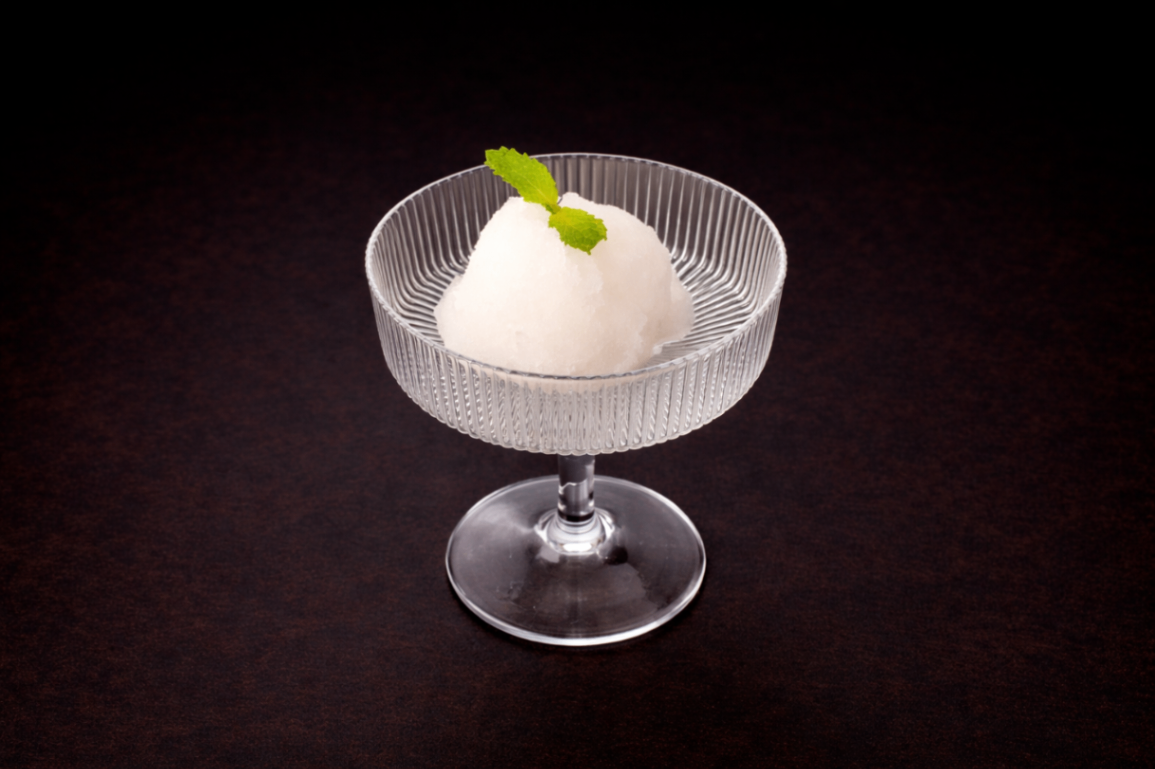 大吟釀清酒冰沙（Daiginjo Sake Sorbet）｜Club One Taipei 深夜甜語，NT$120・以大吟釀清酒入製，酒香優雅細緻，口感輕盈滑順，微醺餘韻迷人。

