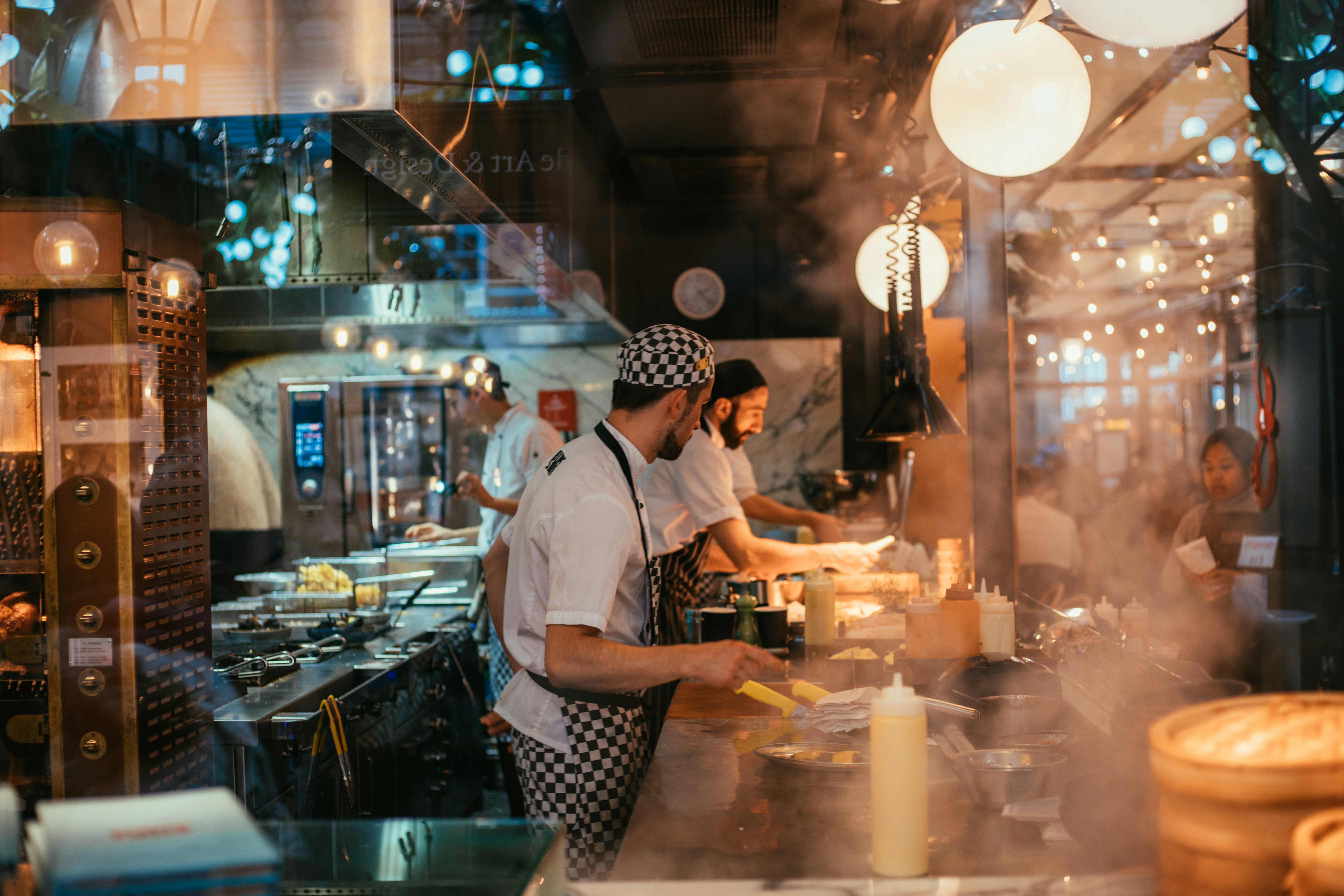 Guía de Marketing para Restaurantes 2026: El Sistema Completo para Atraer Clientes y Aumentar Ingresos