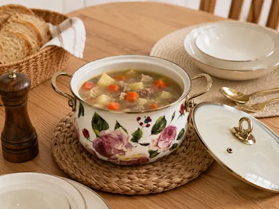 Decorated cookware set