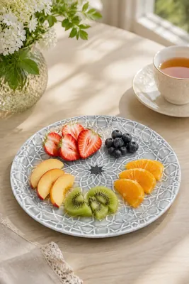 Decorated porcelain plate set