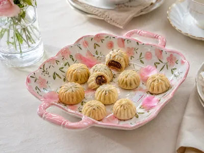Floral decorated porcelain serving platter