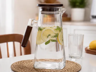 Glass pitcher with bamboo lid