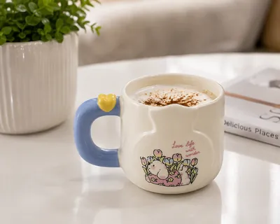 Decorated porcelain cup