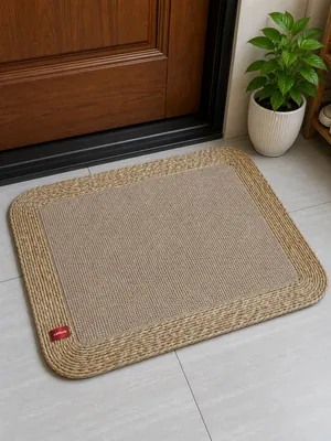 Two-tone straw doormat