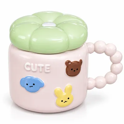 Decorated ceramic mug with lid