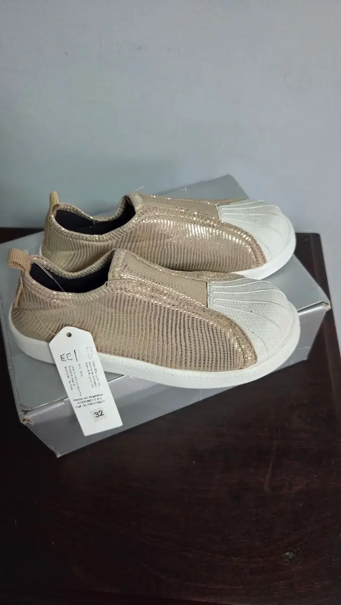 Zapatillas doradas - foto 2