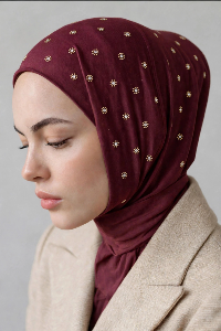 Çıtçıtlı taşbaskılı papatya hijab