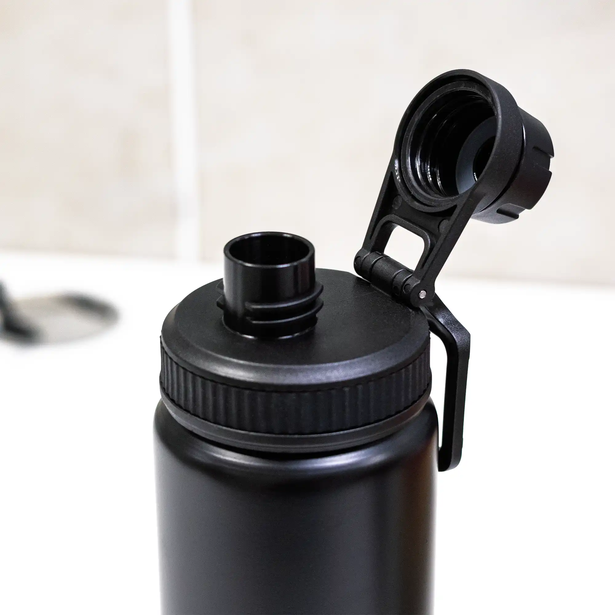 Reusable aluminium sports bottle with handle, 800 ml capacity, black and white color options for corporate gifting.