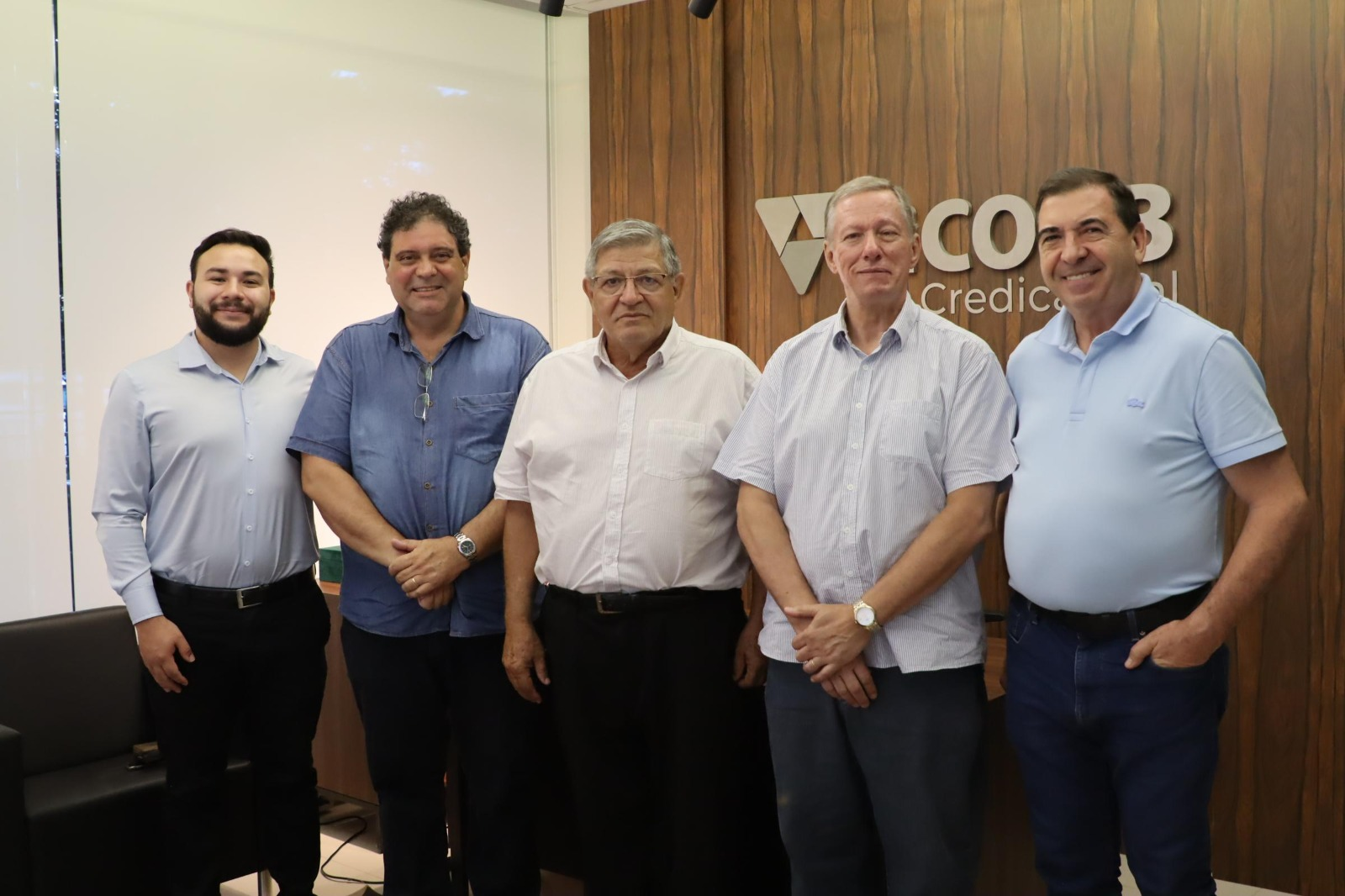 DIRETORIA DO OBSERVATÓRIO SOCIAL DE CASCAVEL VISITOU, NA ÚLTIMA TERÇA, A PRESIDÊNCIA DO SICOOB CREDICAPITAL