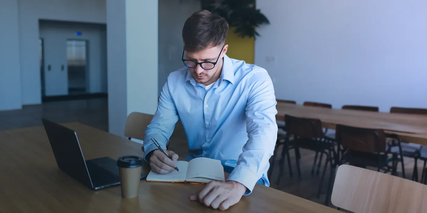 __+99%__ de empleabilidad en los *primeros 6 meses*