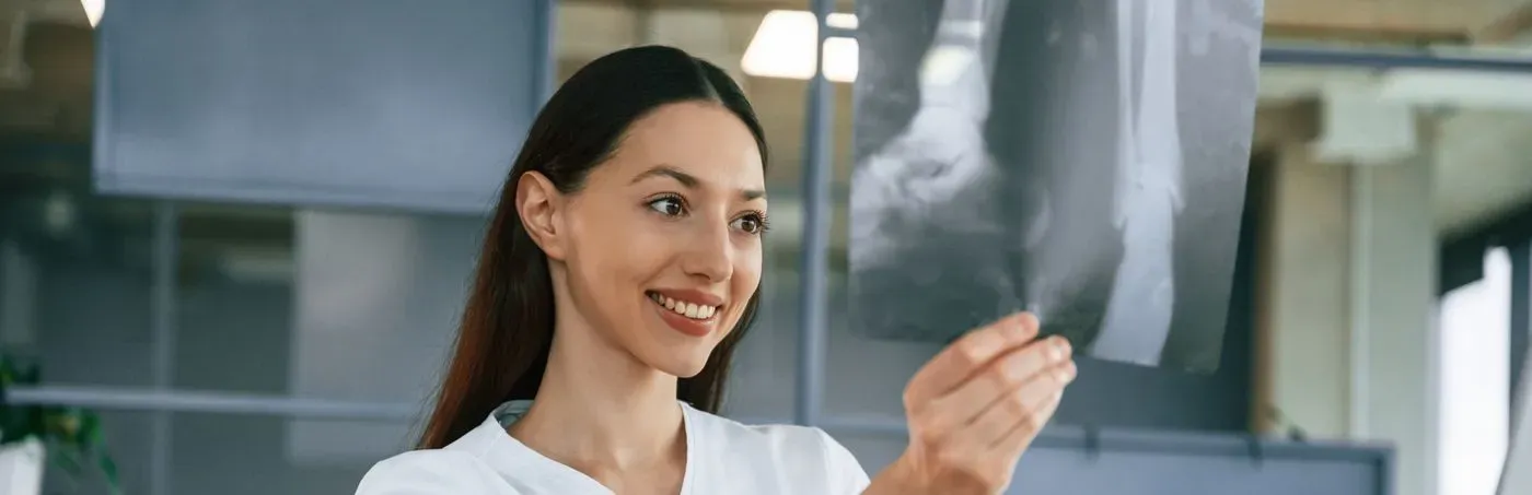 ¿Qué se necesita para estudiar Técnico en Rayos X? Requisitos clave