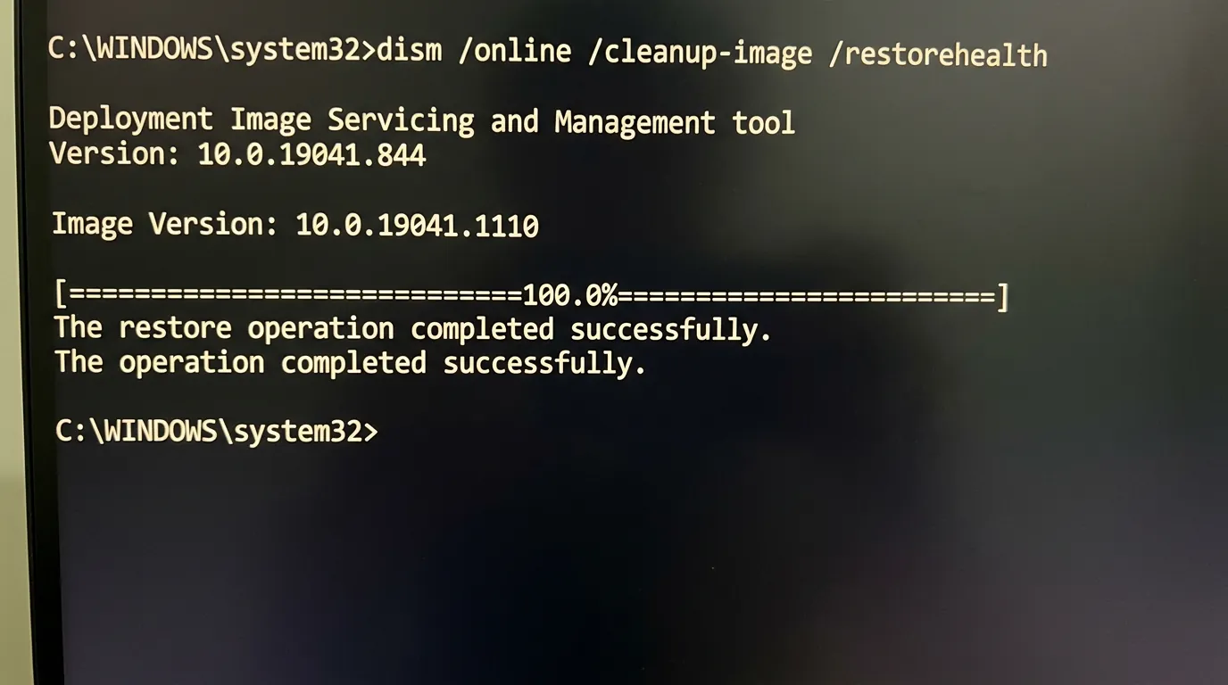 Prompt de Comando executando DISM e SFC