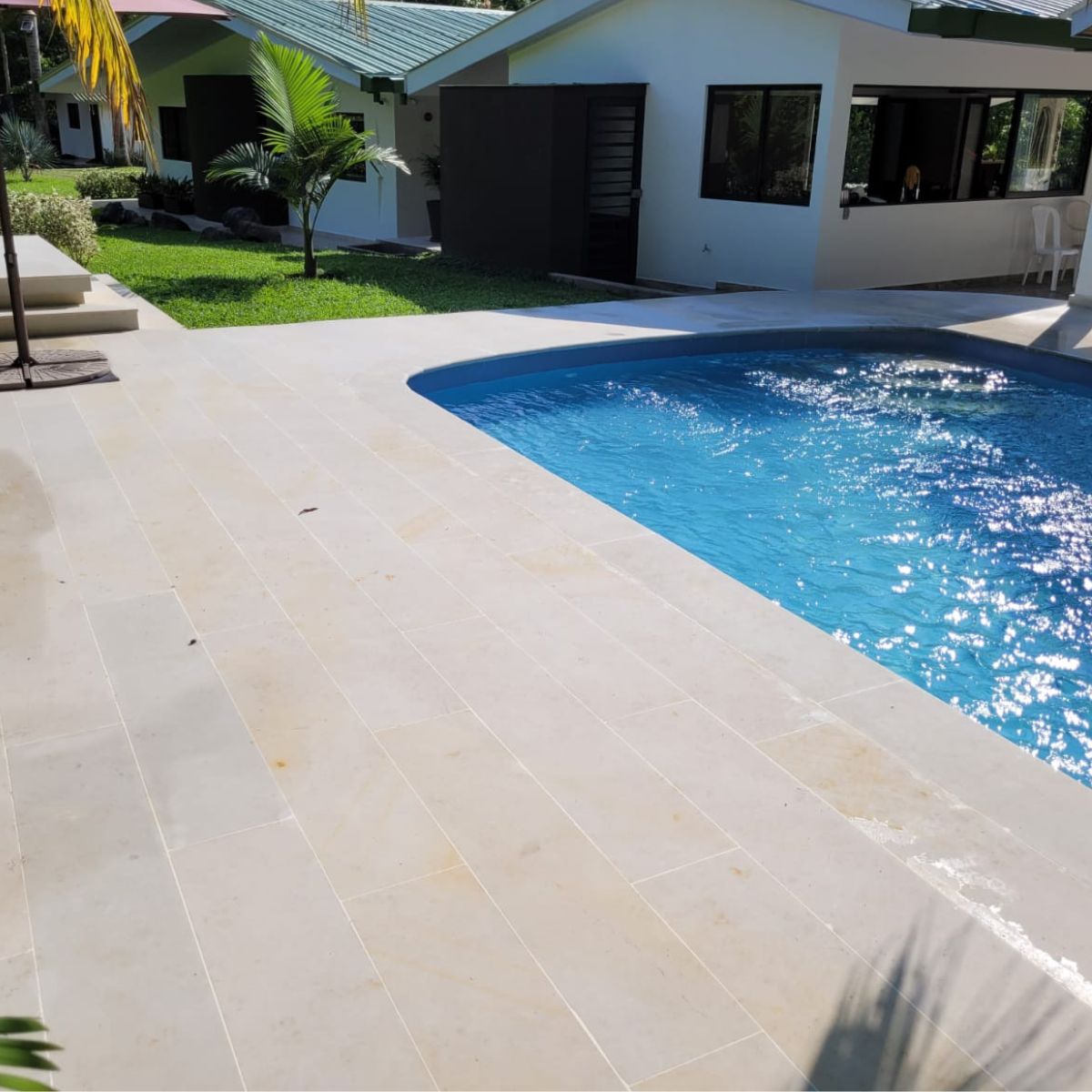 Piso en Piedra Muñeca Tipo Deck Blanco