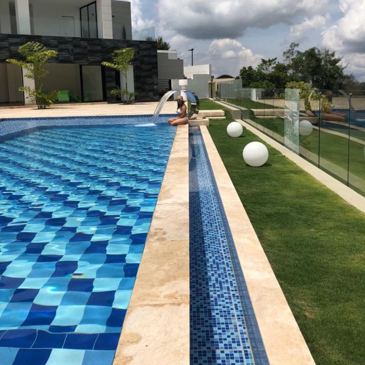 Rompeola Travertino Ivory