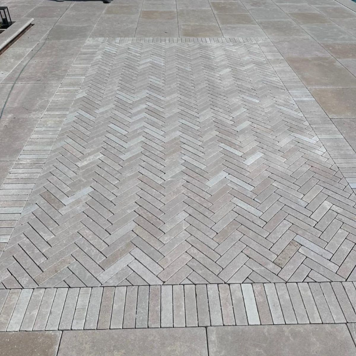 Adoquín en Mármol Café