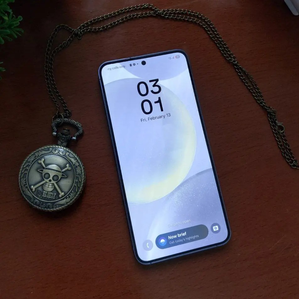 Samsung Galaxy S24 8GB 128GB Dual SIM Smartphone smartphones view 2