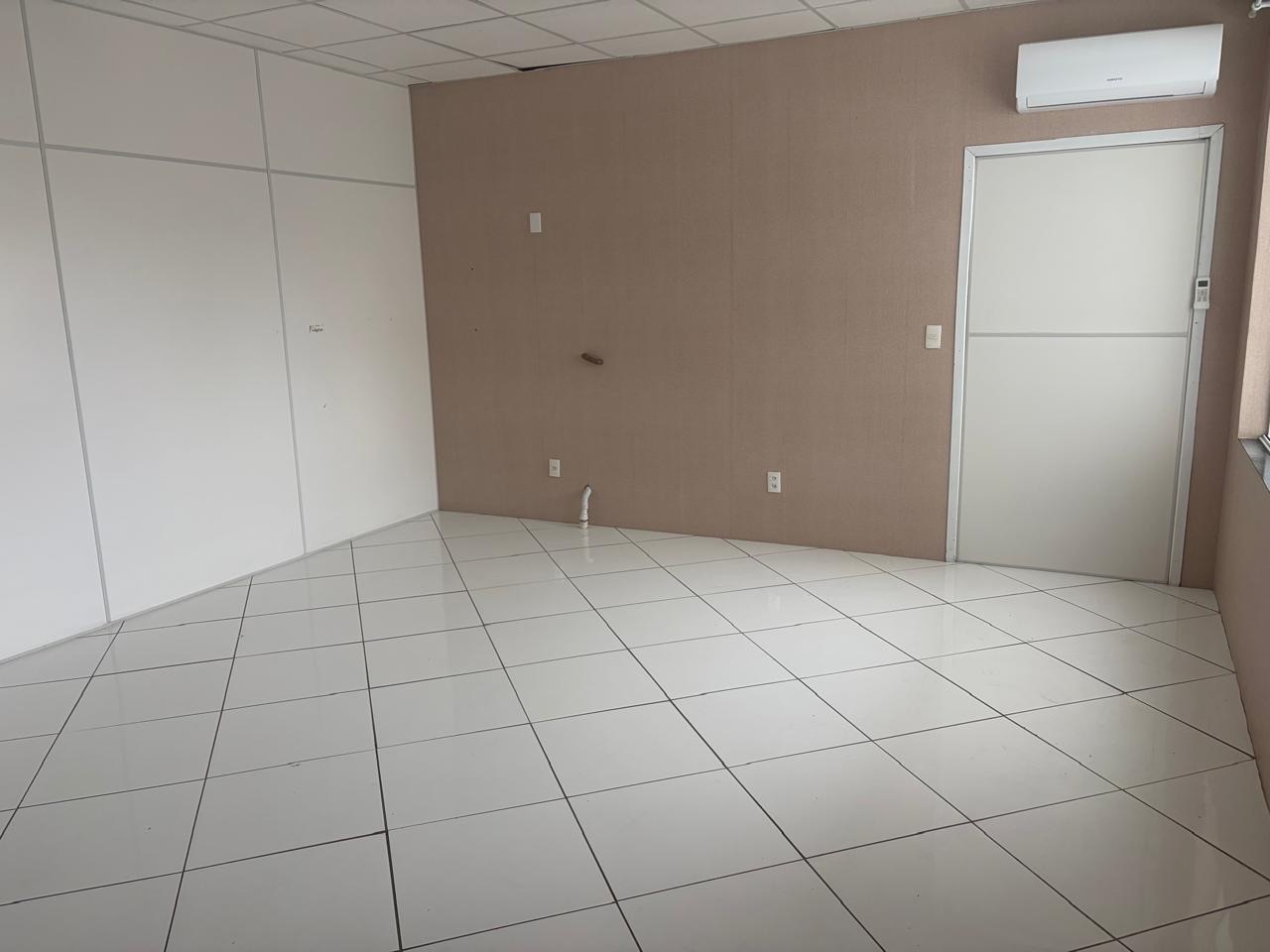 Sala comercial 32 m² no Aventureiro, Joinville – foto 2
