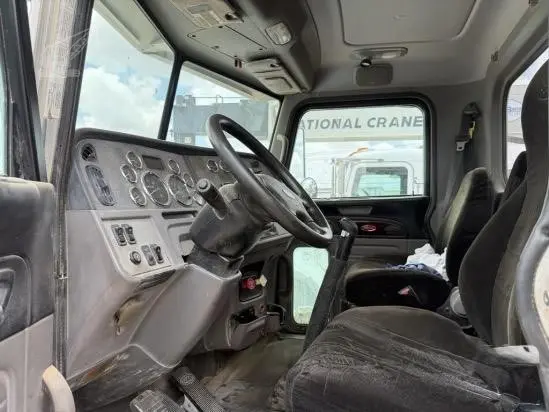Grúa Titán National NBT45 2013 — 45 toneladas sobre Peterbilt 367