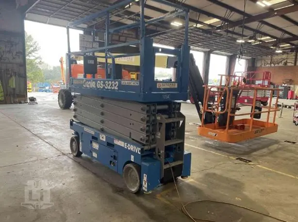 2022 GENIE GS3232