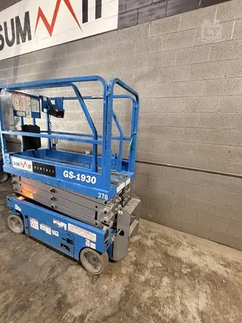 2017 GENIE GS1930