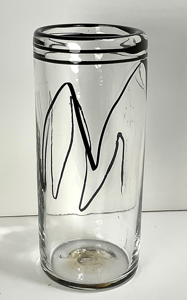 Glass-Vase-BlackStringer