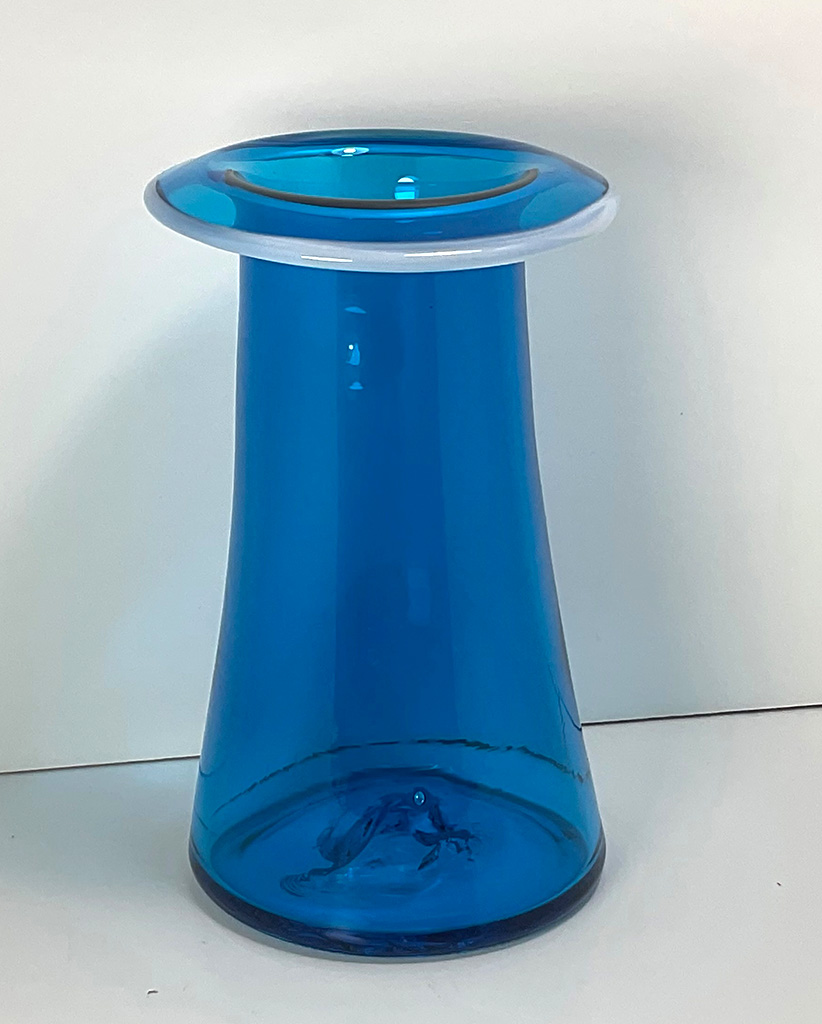 Glass-Vase-BlueWhiteRim