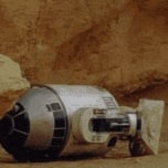 R2D2 Falls over