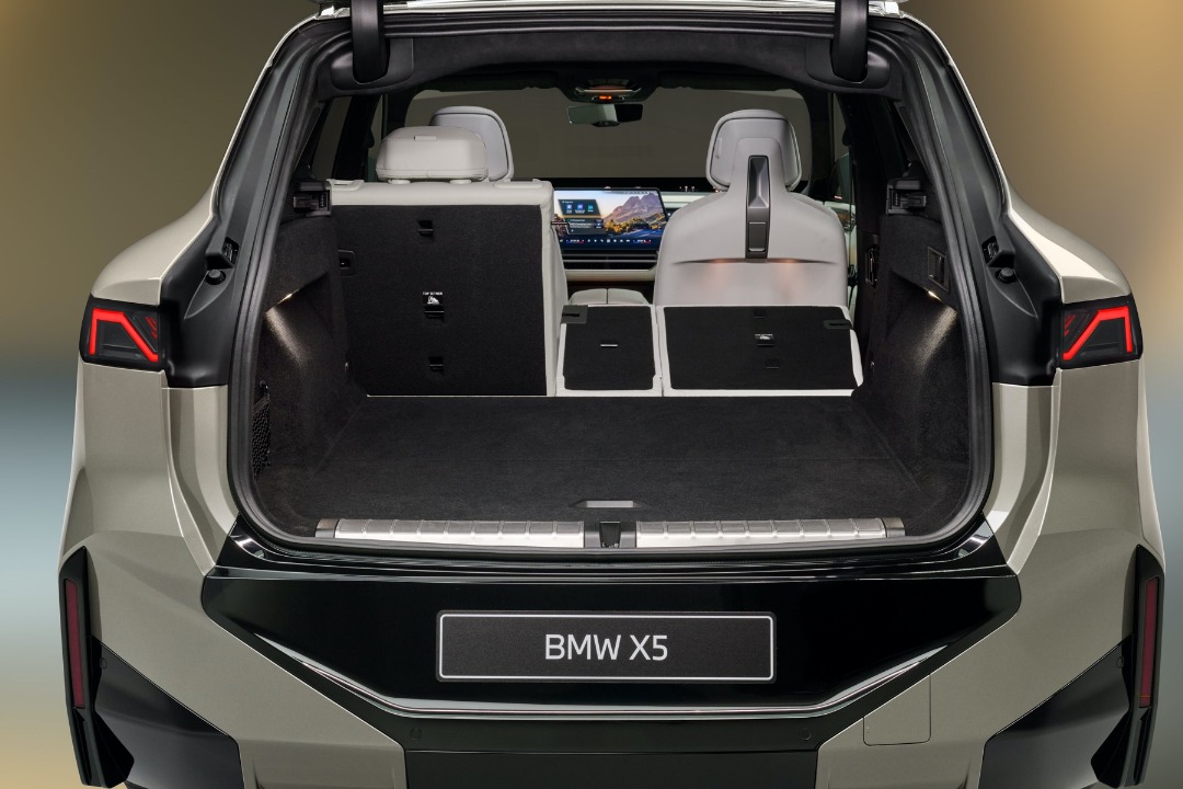 BMW X5 Interior Luggage Space