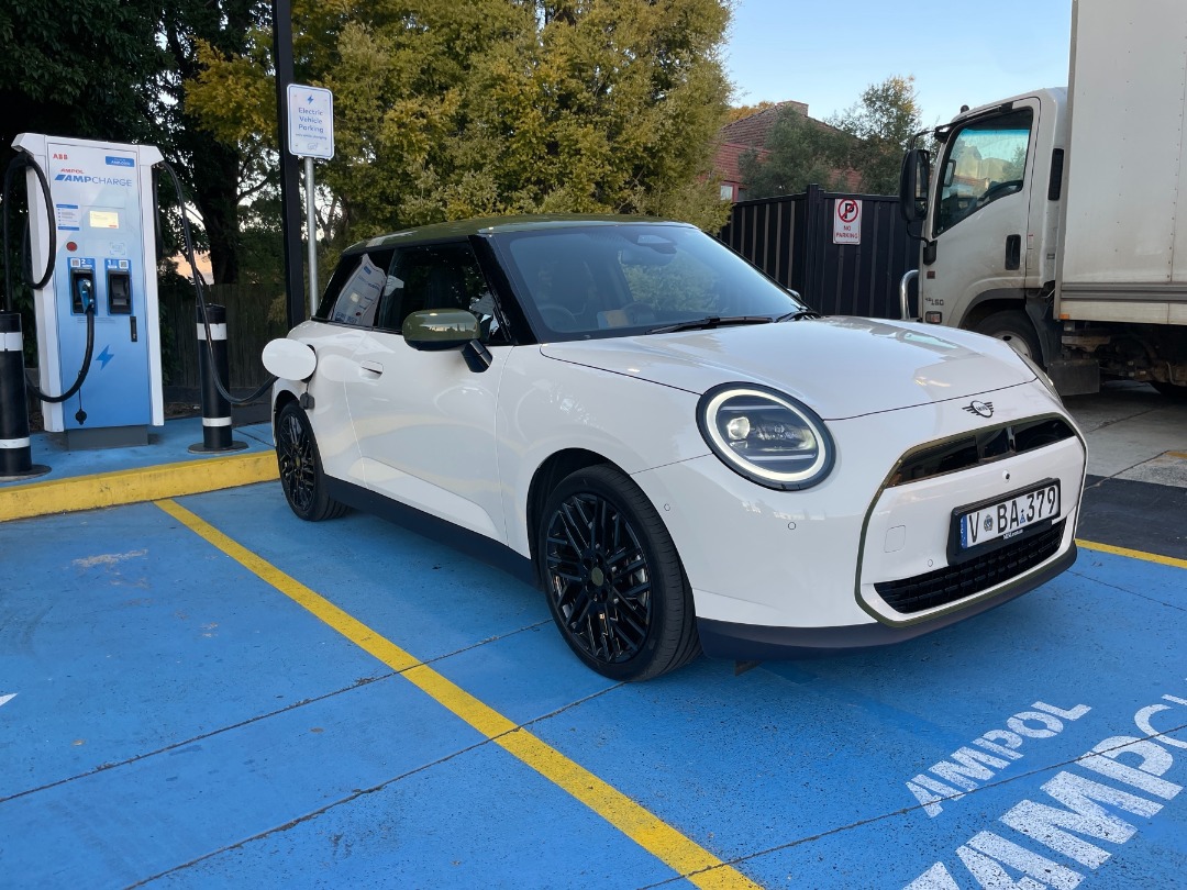 MINI Cooper Paul Smith Edition EV