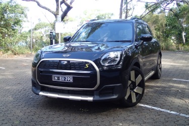 MINI Countryman SE ALL4: Big, Bold, and Electric
