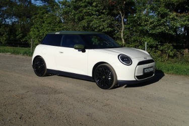 MINI Cooper Paul Smith Review: A Stylish EV With a Few Rough Edges