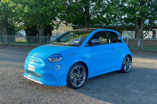 Abarth 500e Review: A Pocket Rocket That Stings in the Wet