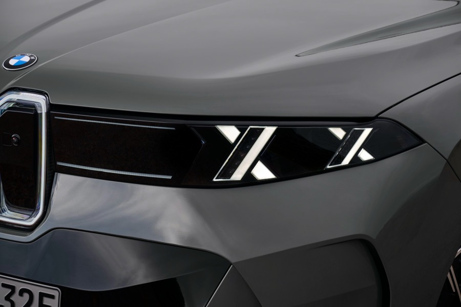 The new BMW X5 X headlights
