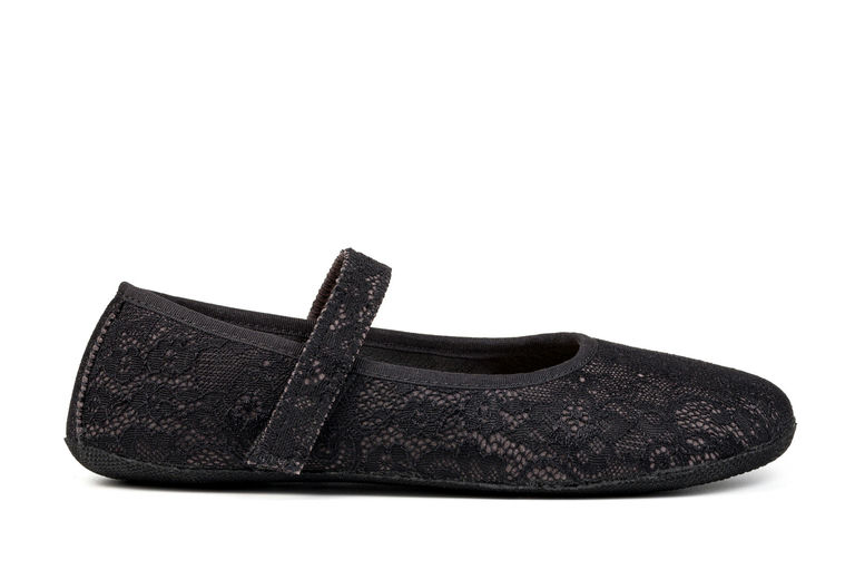 Ananda With Black Lace