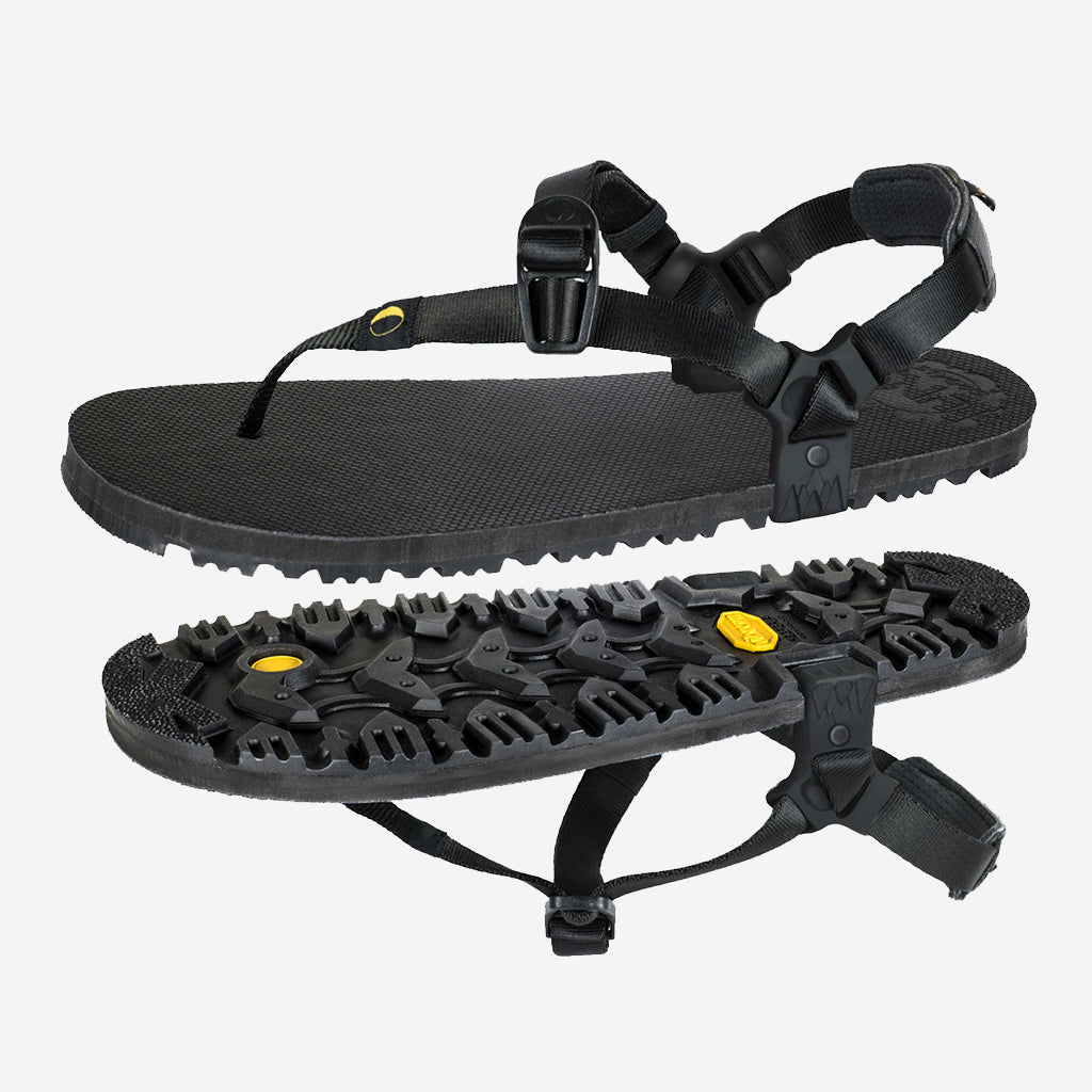 A air of Middle Bear Winged barefoot shoes