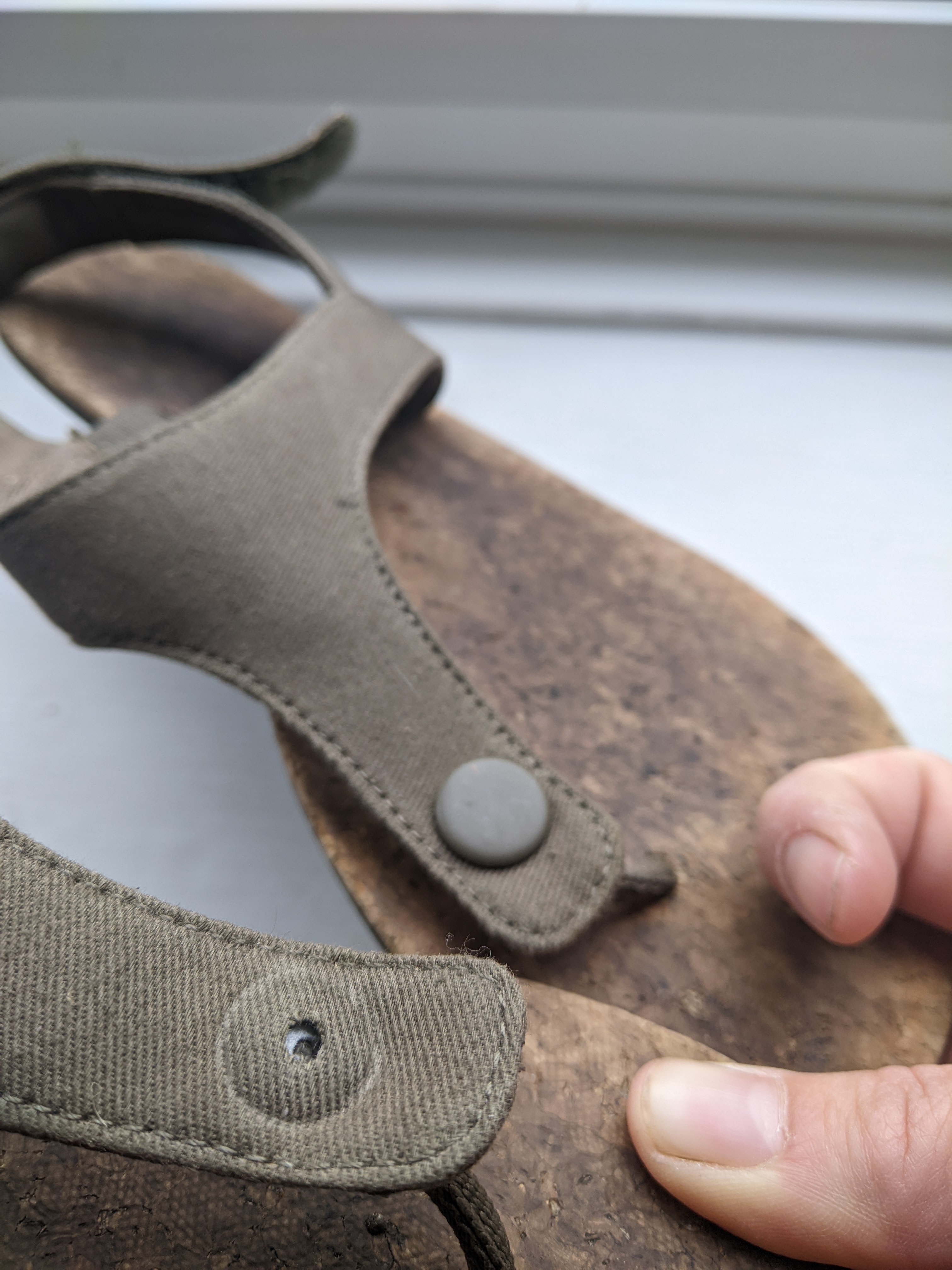 Feelgrounds Seaside Twill barefoot sandals button strap