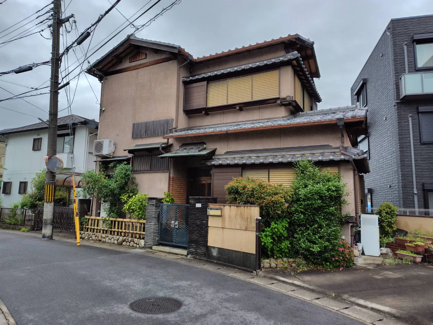 【京都市内・嵐山・伏見稲荷へのアクセス◎】上下階トイレ付・延床109㎡の戸建物件