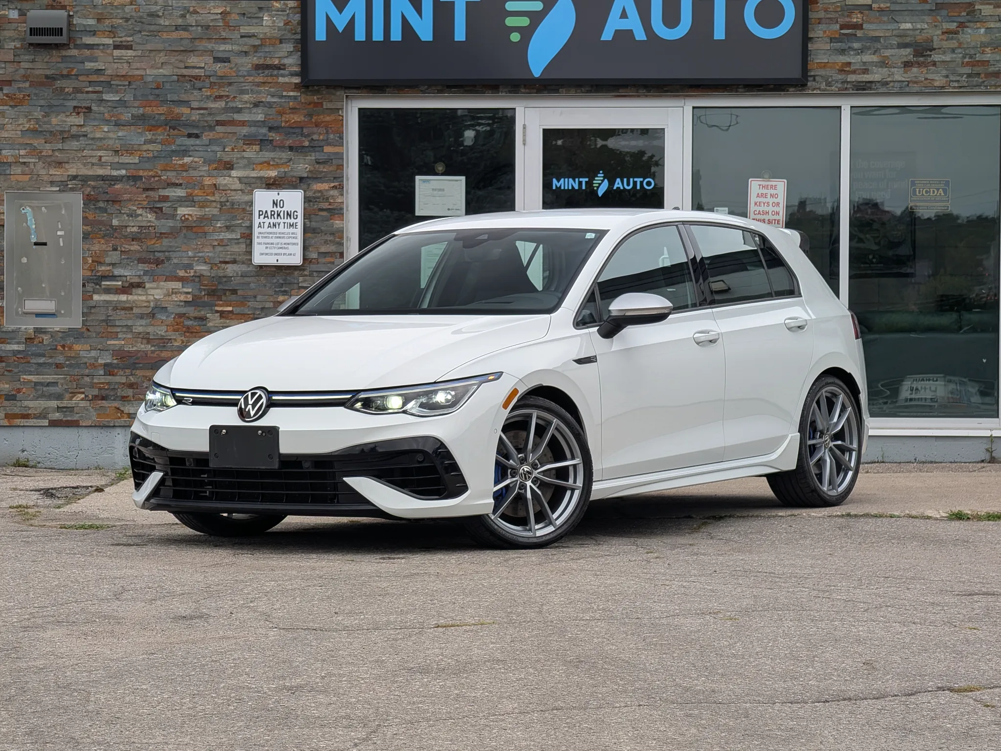 Featured Listing Image