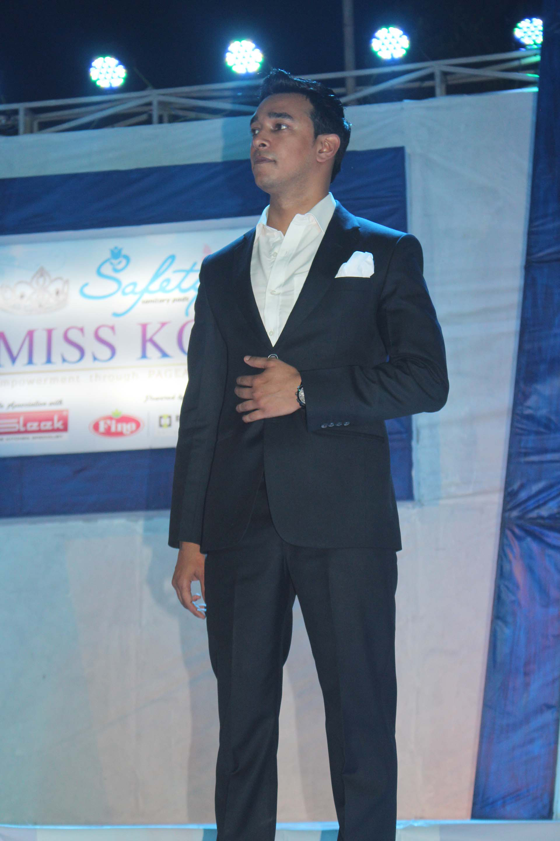 MC Sanjay Gupta hosting the Miss Kosi 2016 event.