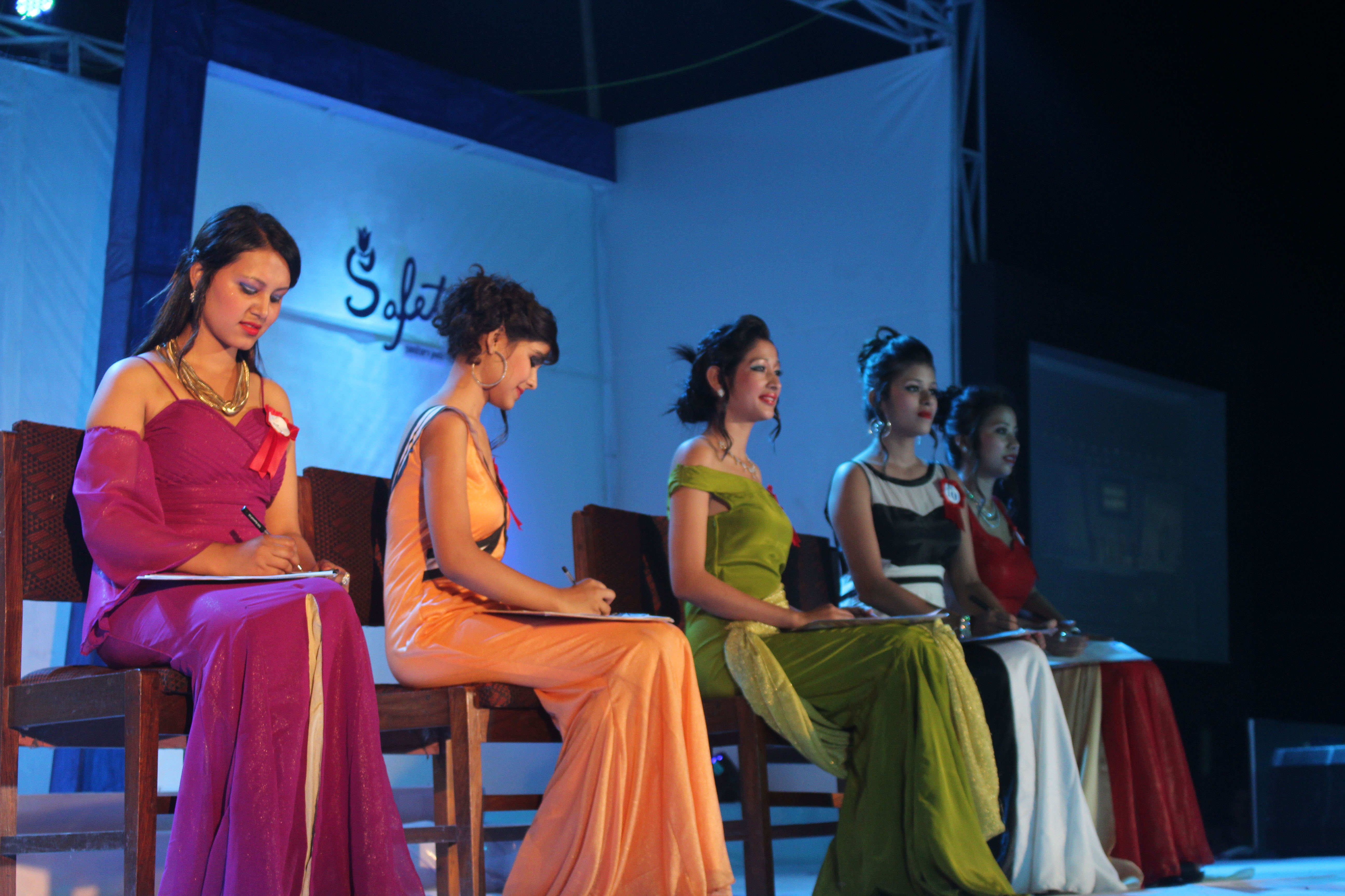 The top 5 contestants during the Q&A session.