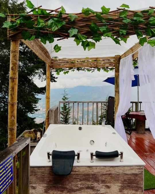 Agaze Glamping
