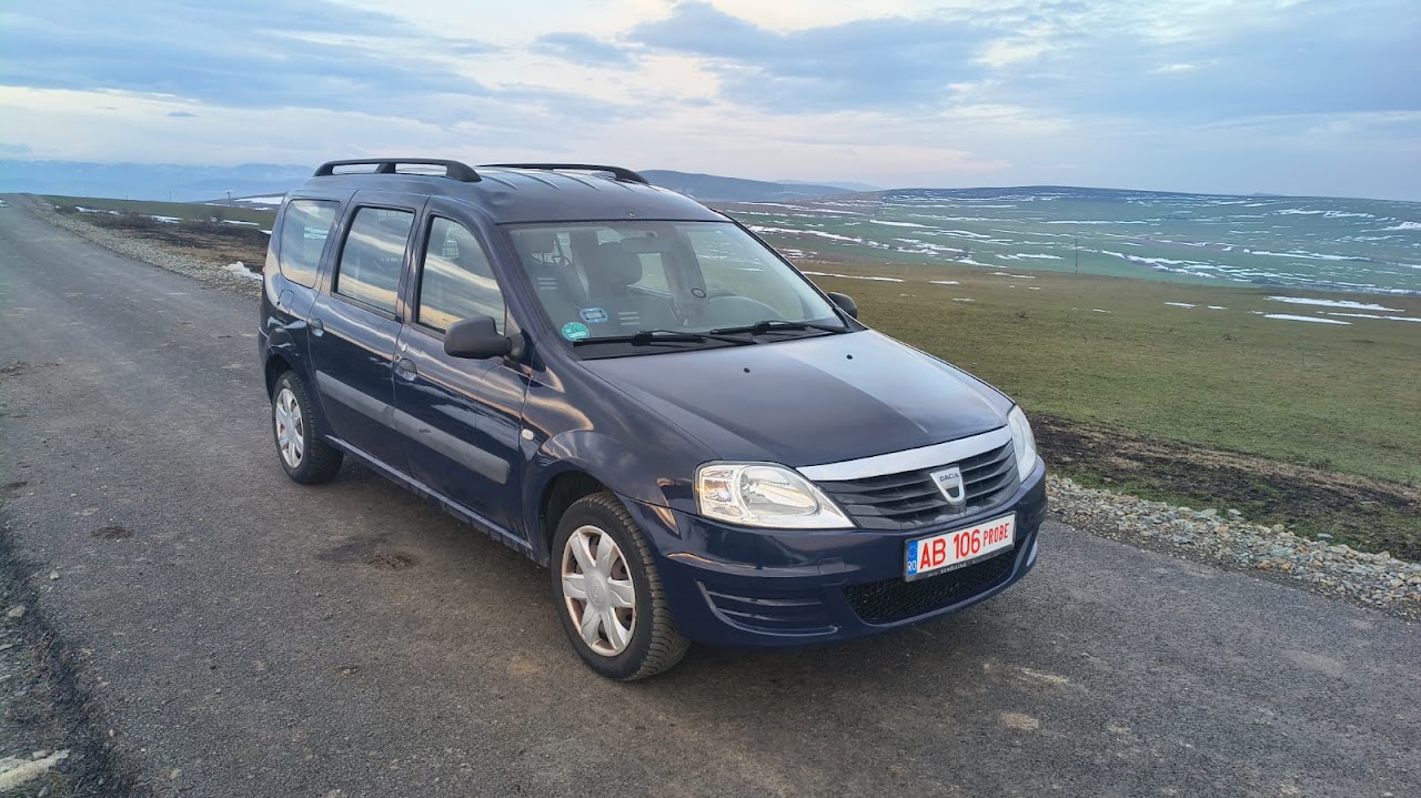 Dacia Logan · Foto 01 / 12