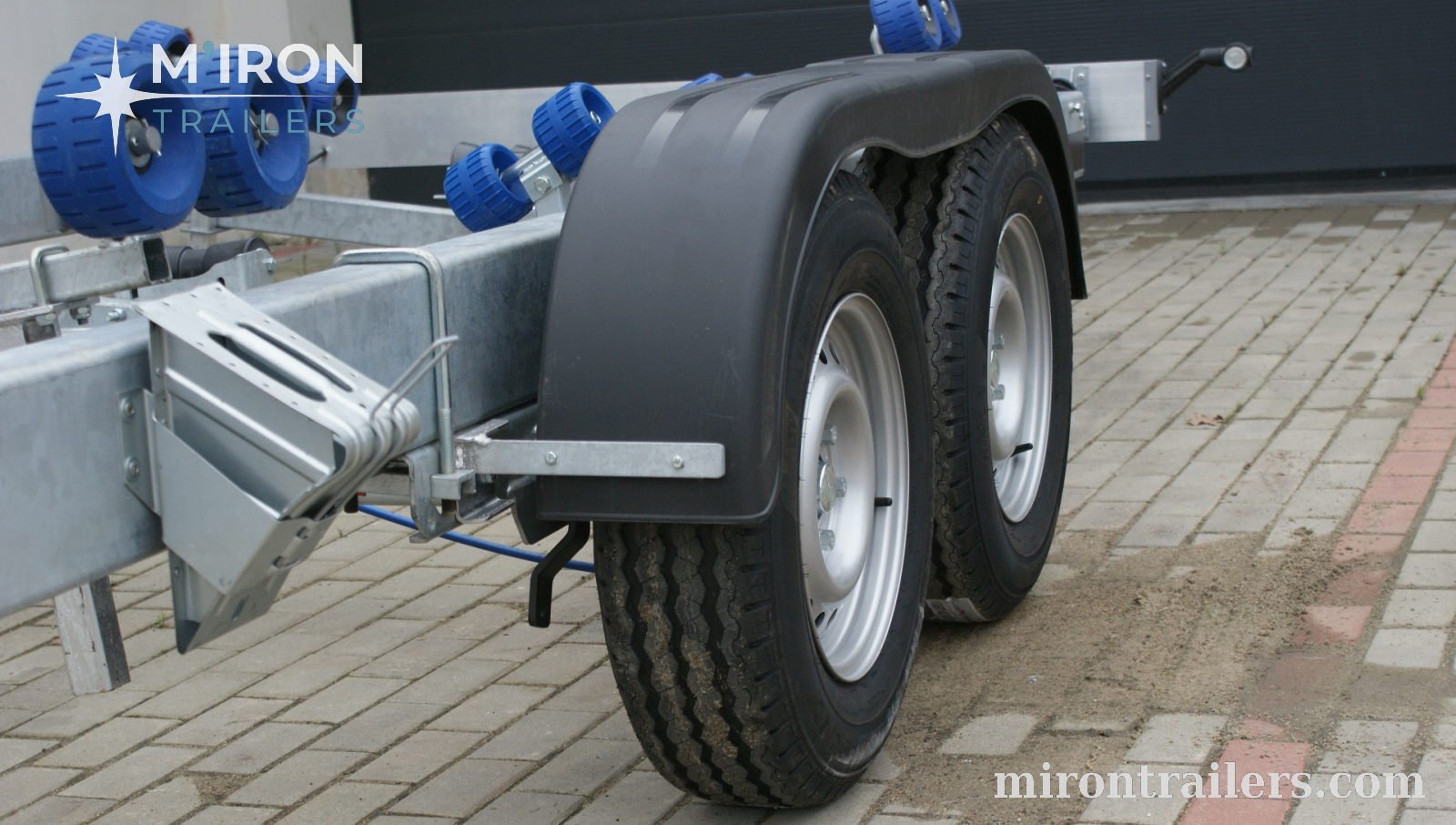 Przyczepa podłodziowa dwuosiowa MT352 — rolki