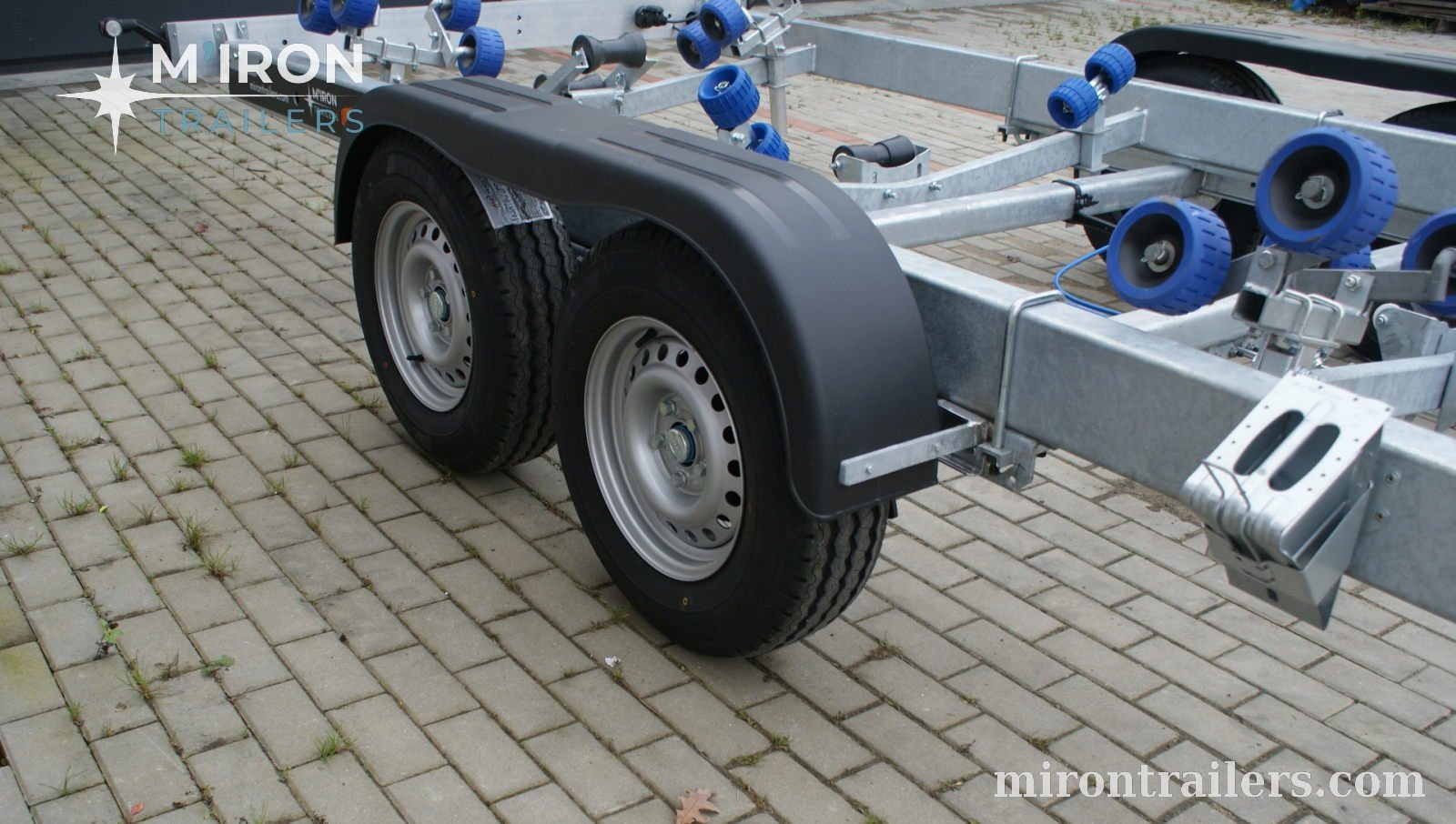 Przyczepa podłodziowa dwuosiowa MT352 — rolki